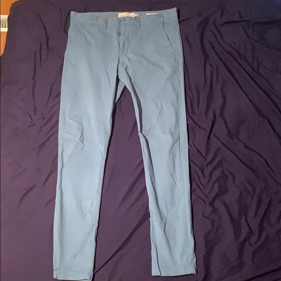 Baby blue chinos. Slim fit - Picture 2 of 5